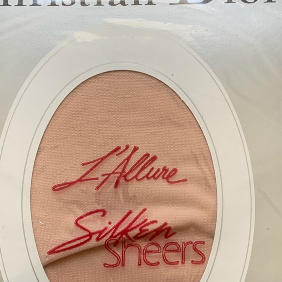 vintage package of Christian Dior L'Allure Silken Sheers pantyhose Shrimp color - Picture 8 of 8